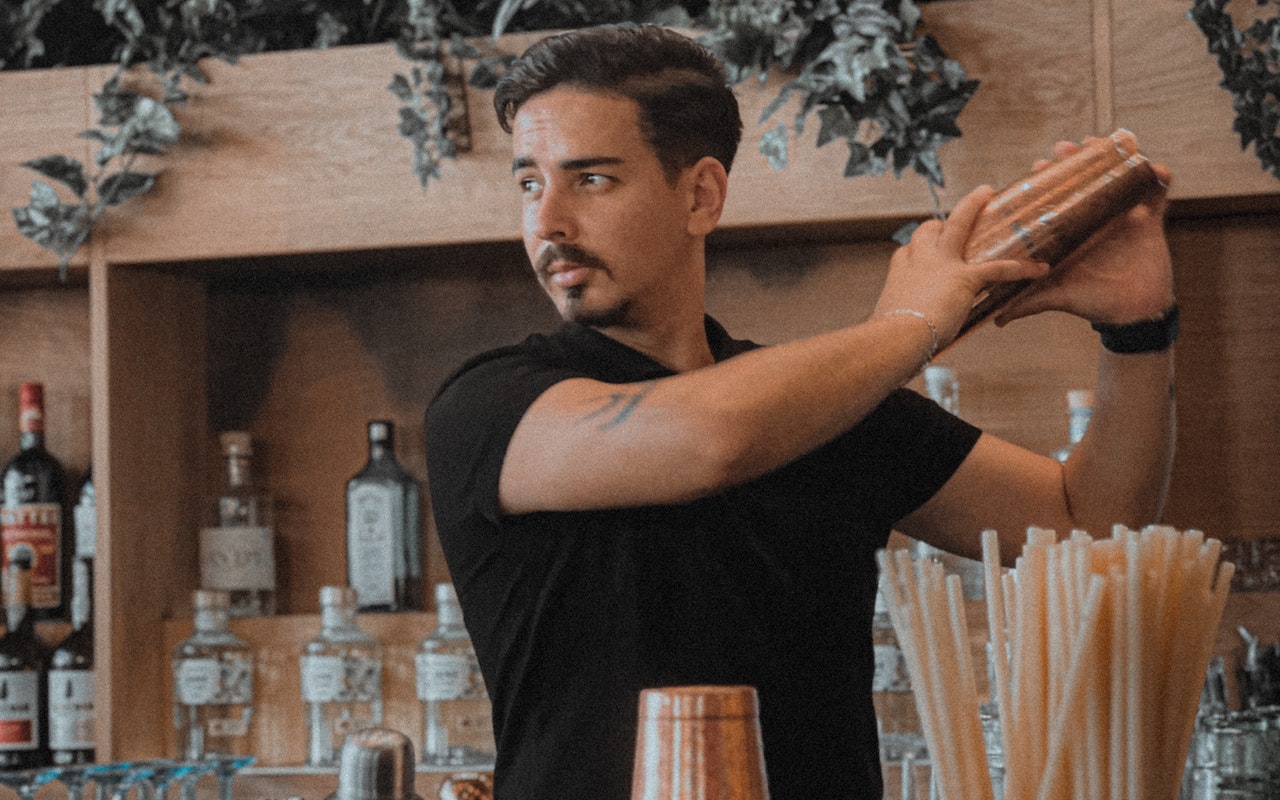 Bartender Shaking Techniques for Beginners