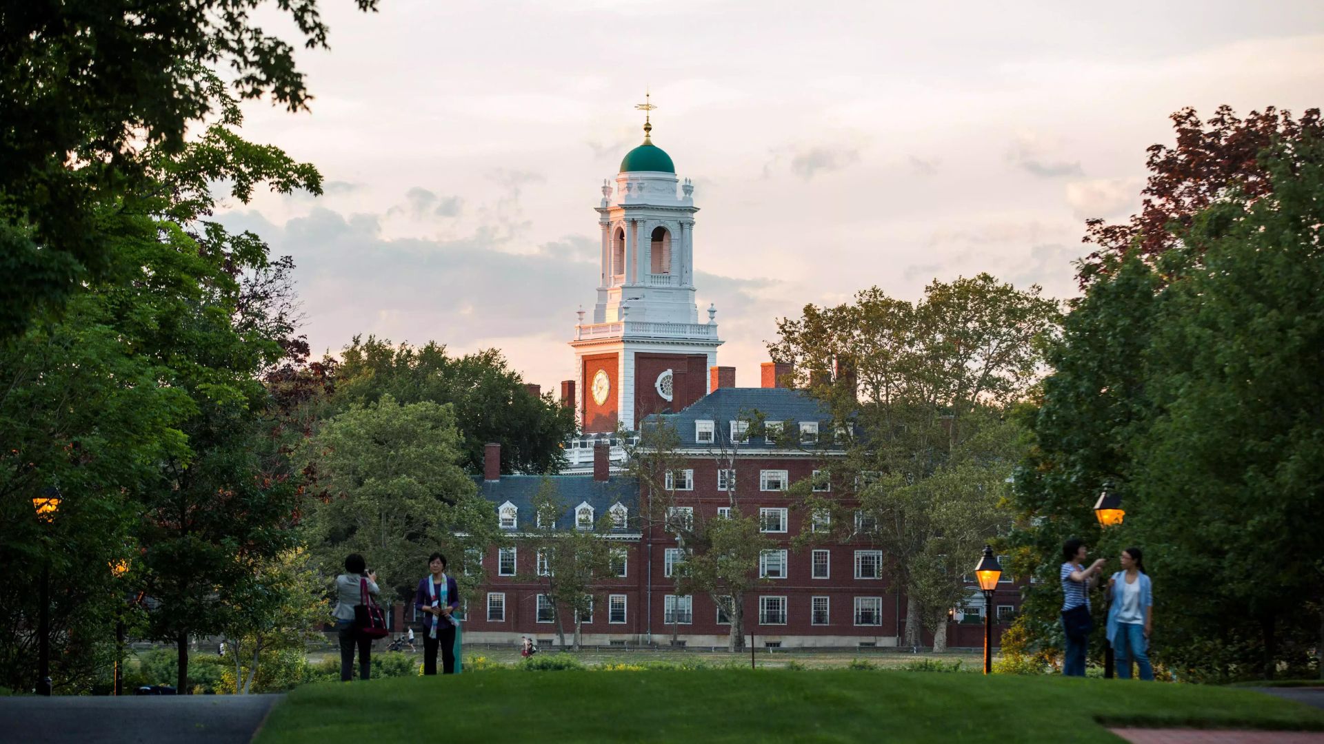 Students Drop Harvard Plans Amid Controversies, Universities Says 17% Drop