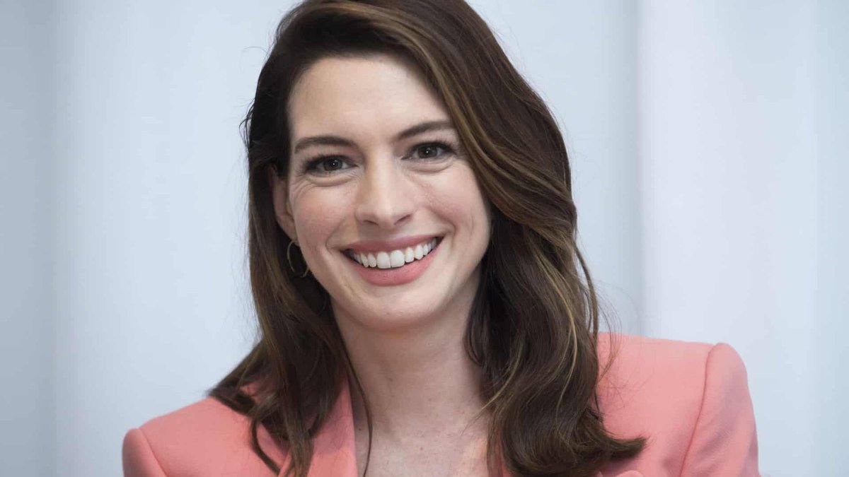 Anne Hathaway Had To Kiss Ten Men For A Chemistry Test During A 'Gross' Audition