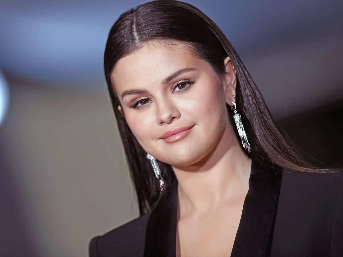 Selena Gomez Responds to Her Plastic Surgery Speculation