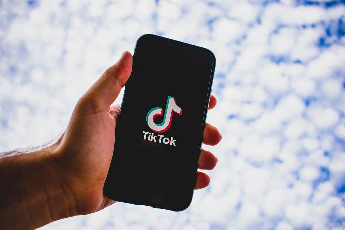 How To Do The ‘AI Yearbook’ Trend That’s Going Viral On TikTok
