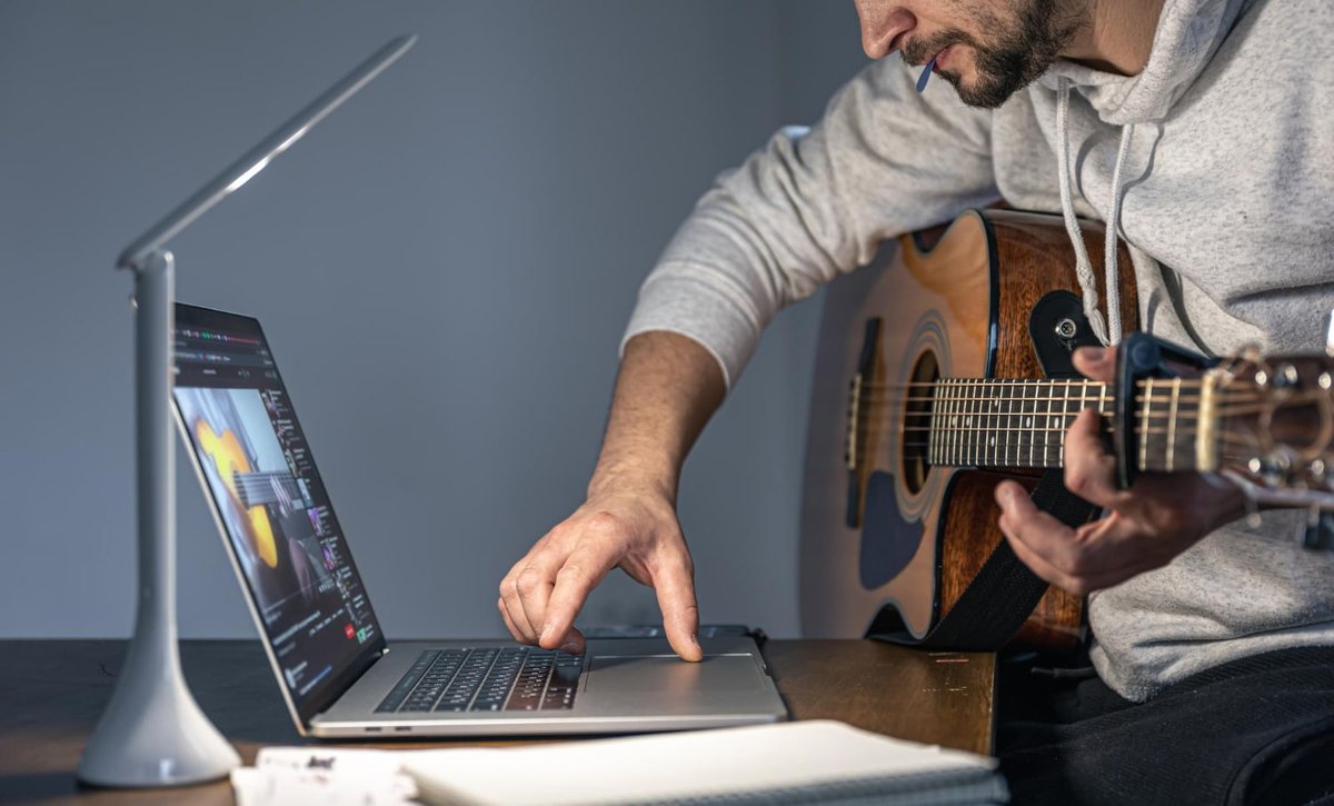 5 Powerful Tips for Musicians to Boost Their Online Presence