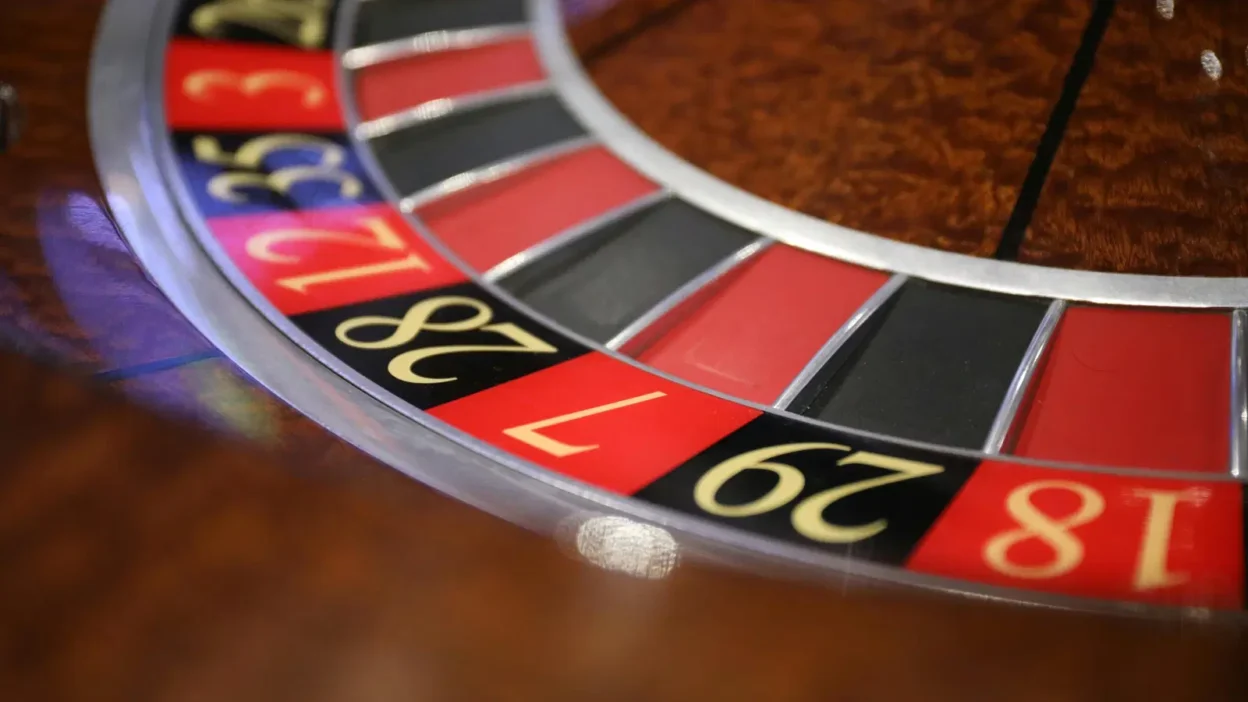 Can You Trust the Fairness of an Online Roulette Game? 