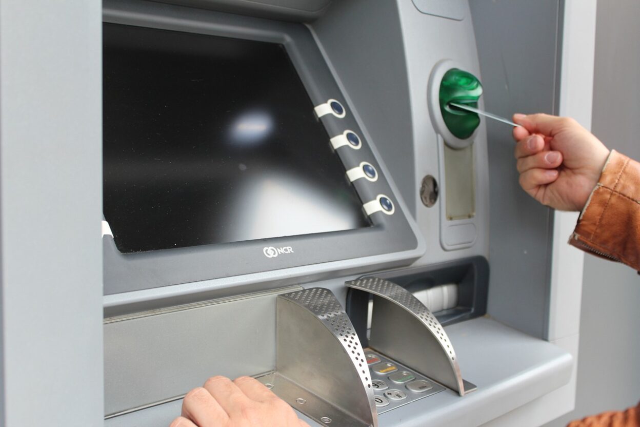 Use These Tips to Avoid ATM Fees